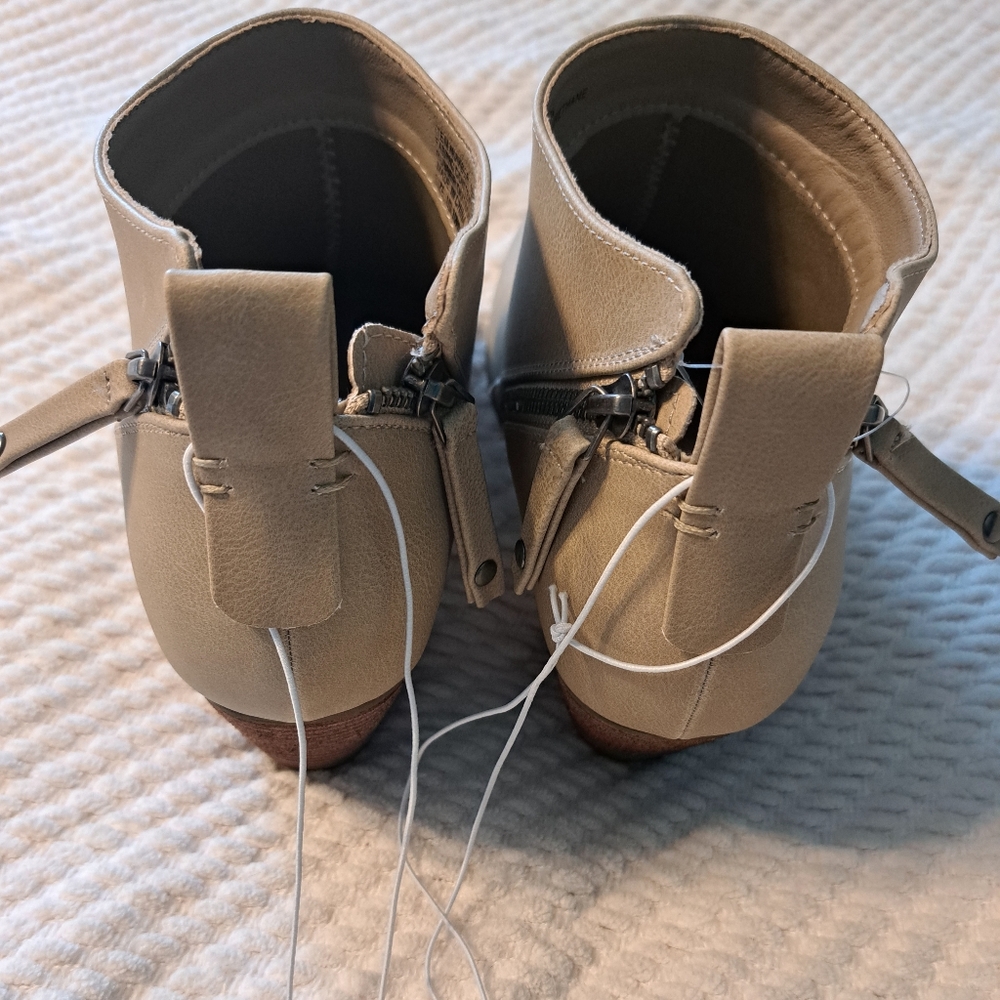 Torrid Side Zip Heel Bootie Size 10WW - Picture 4 of 11